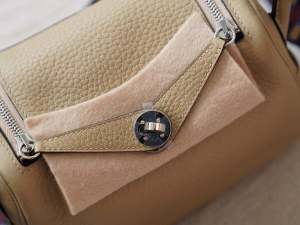 mmexport1721456063167-1 Hermes Bag Images Mini Lindy 19CM Clemence Leather S2 Gris Trench Knitted Strap Silver Hardware