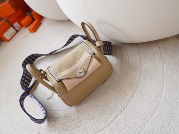 mmexport1721456066982 Hermes Bag Images Mini Lindy 19CM Clemence Leather S2 Gris Trench Knitted Strap Silver Hardware