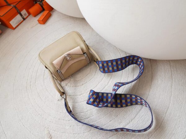 mmexport1721456069204 Hermes Bag Images Mini Lindy 19CM Clemence Leather S2 Gris Trench Knitted Strap Silver Hardware