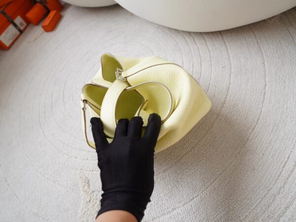 mmexport1721890760534 USA New York Hermes Picotin 18CM Clemence 0Y Lemoncello Silver Hardware