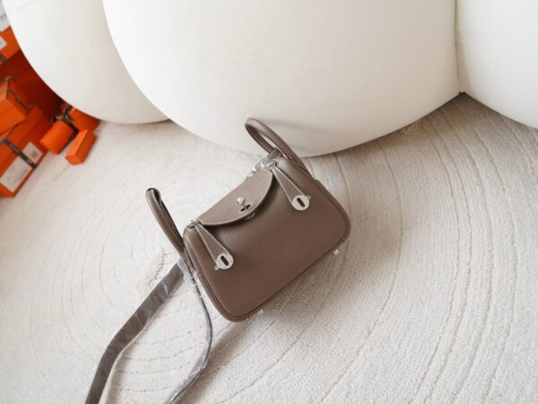 mmexport1721890869544-1 Russia Moscow Hermes Mini Lindy 19CM Clemence Leather 18 Etoupe Silver Hardware