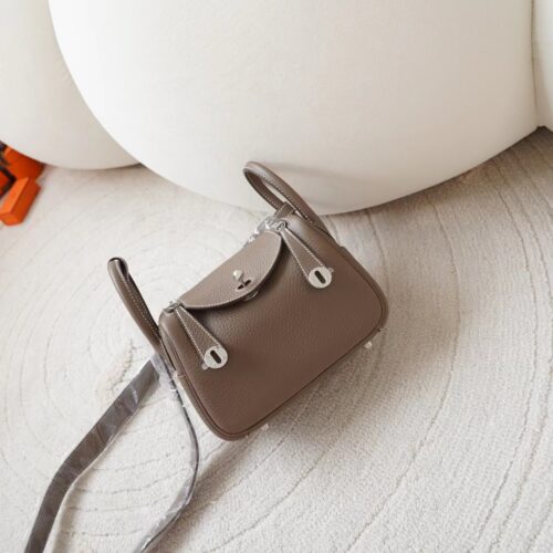 Russia Moscow Hermes Mini Lindy 19CM Clemence Leather 18 Etoupe Silver Hardware