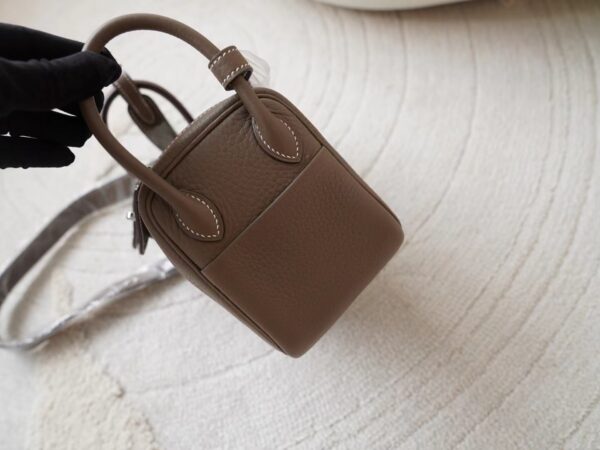 mmexport1721890871366 Russia Moscow Hermes Mini Lindy 19CM Clemence Leather 18 Etoupe Silver Hardware