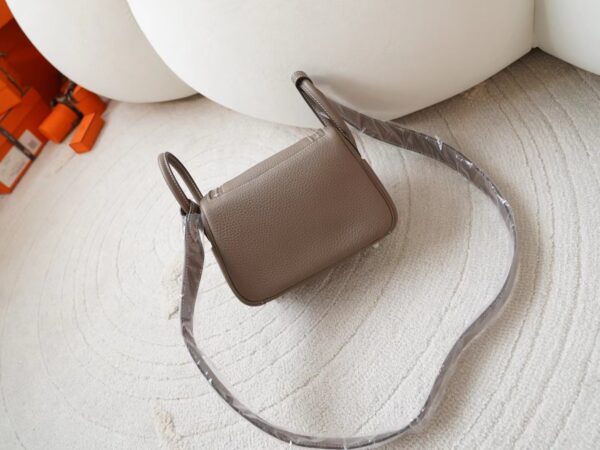 mmexport1721890873183 Russia Moscow Hermes Mini Lindy 19CM Clemence Leather 18 Etoupe Silver Hardware