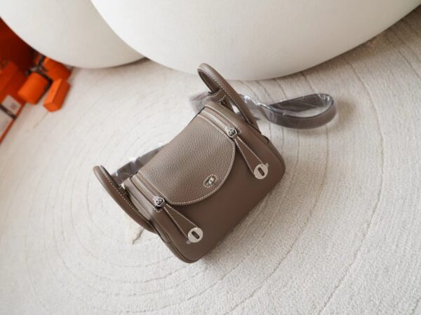 mmexport1721890876931 Russia Moscow Hermes Mini Lindy 19CM Clemence Leather 18 Etoupe Silver Hardware