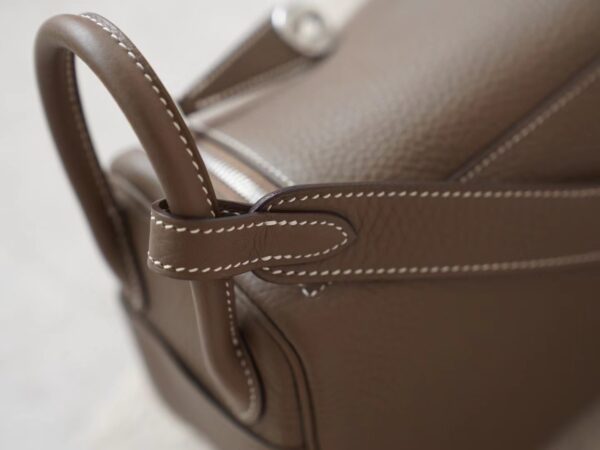 mmexport1721890880943 Russia Moscow Hermes Mini Lindy 19CM Clemence Leather 18 Etoupe Silver Hardware