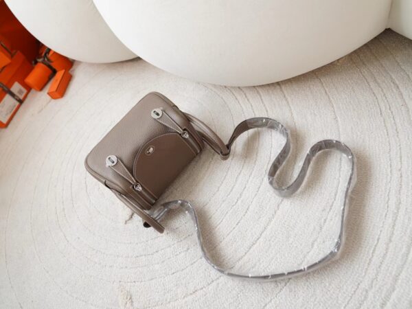 mmexport1721890885138 Russia Moscow Hermes Mini Lindy 19CM Clemence Leather 18 Etoupe Silver Hardware