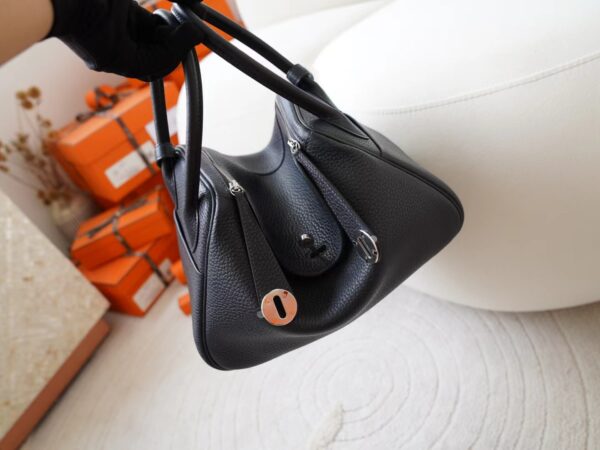 mmexport1722326054614 Indonesia Jakarta Hermes Lindy 26CM Clemence Leather 2Z Blue Nuit Silver Hardware