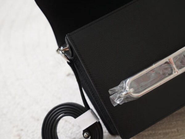 mmexport1722326080278 UK London Hermes Roulis Mini 19cm Evercolor Leather 89 Noir Silver Hardware