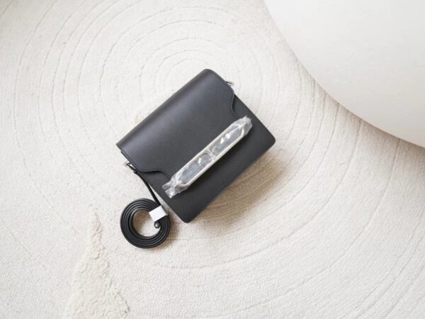 mmexport1722326086241 UK London Hermes Roulis Mini 19cm Evercolor Leather 89 Noir Silver Hardware
