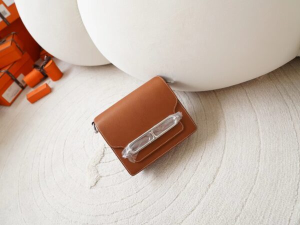 mmexport1722326098245-1 New Arrival Hermes Roulis Mini 19CM Fauve Barenia Faubourg Leather Silver Hardware