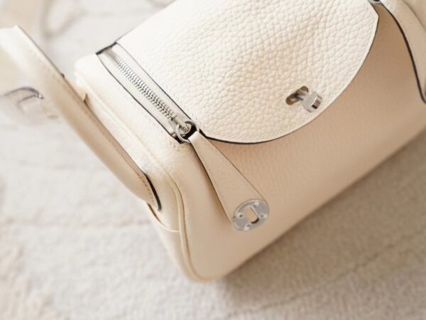 mmexport1722326245878 Hermes Bag Images Mini Lindy 19CM I2 Nata Clemence Leather Silver Hardware