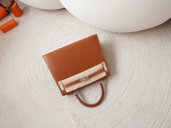 mmexport1722326274454 Hermes Bag Images Kelly Sellier 25CM Barenia Leather Fauve Silver Hardware