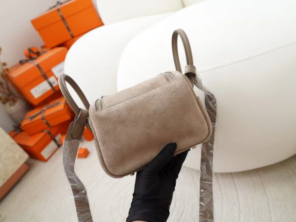mmexport1722418080694 UK London Hermes Mini Lindy 19CM Suede & Swift Leather 18 Etoupe Silver Hardware