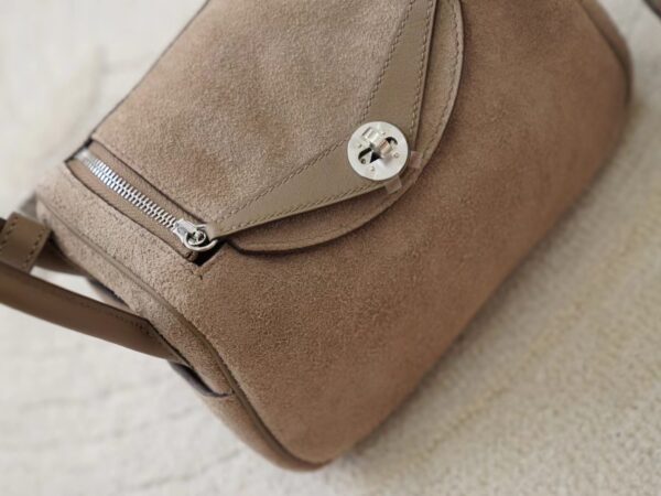 mmexport1722418082488 UK London Hermes Mini Lindy 19CM Suede & Swift Leather 18 Etoupe Silver Hardware