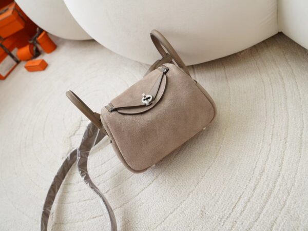 mmexport1722418084183 UK London Hermes Mini Lindy 19CM Suede & Swift Leather 18 Etoupe Silver Hardware