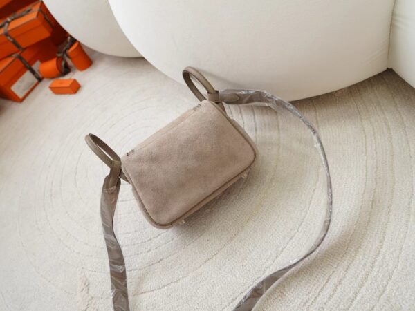 mmexport1722418087719 UK London Hermes Mini Lindy 19CM Suede & Swift Leather 18 Etoupe Silver Hardware