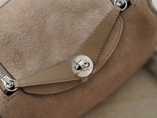 mmexport1722418091227 UK London Hermes Mini Lindy 19CM Suede & Swift Leather 18 Etoupe Silver Hardware