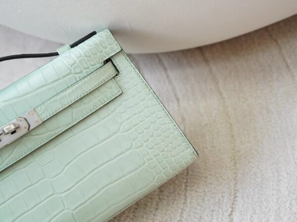 mmexport1722667305650 Hong Kong Hermes Kelly Pochette 22CM Matte Alligator Crocodile 6U Vert D’eau Silver Hardware