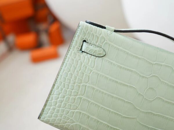 mmexport1722667309757 Hong Kong Hermes Kelly Pochette 22CM Matte Alligator Crocodile 6U Vert D’eau Silver Hardware