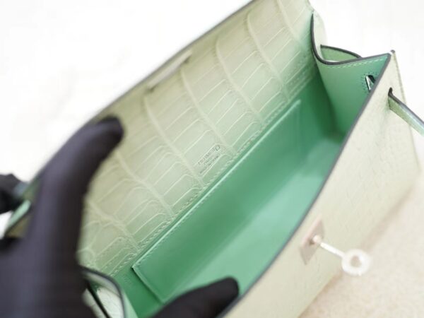 mmexport1722667315669 Hong Kong Hermes Kelly Pochette 22CM Matte Alligator Crocodile 6U Vert D’eau Silver Hardware
