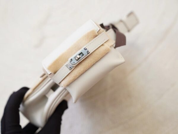 mmexport1725518144273 Canada Ottawa Hermes Kelly Moove Bag M4 Gris Pale Swift Leather Silver Hardware