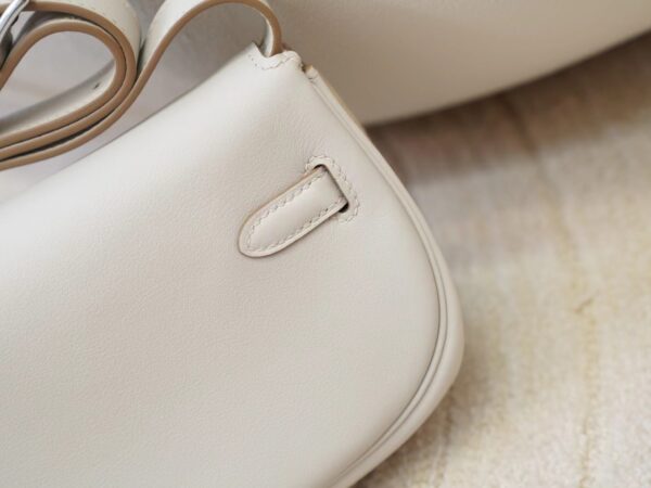 mmexport1725518145963 Canada Ottawa Hermes Kelly Moove Bag M4 Gris Pale Swift Leather Silver Hardware