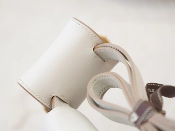 mmexport1725518147751 Canada Ottawa Hermes Kelly Moove Bag M4 Gris Pale Swift Leather Silver Hardware