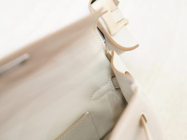 mmexport1725518152297 Canada Ottawa Hermes Kelly Moove Bag M4 Gris Pale Swift Leather Silver Hardware