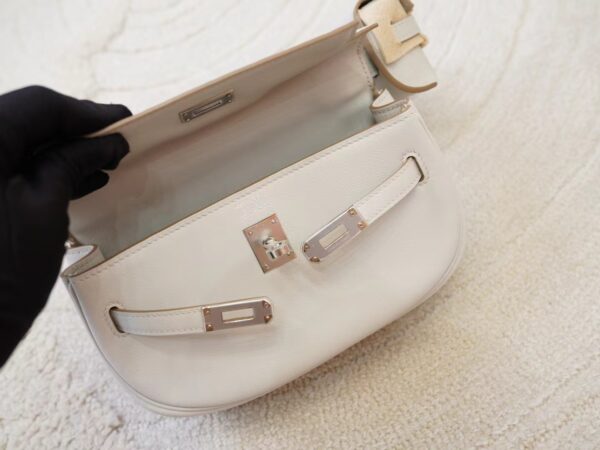mmexport1725518156612 Canada Ottawa Hermes Kelly Moove Bag M4 Gris Pale Swift Leather Silver Hardware