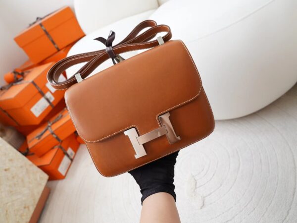 mmexport1726210419030 UAE Dubai Hermes CK37 Gold Barenia Leather Constance 24CM Silver Hardware