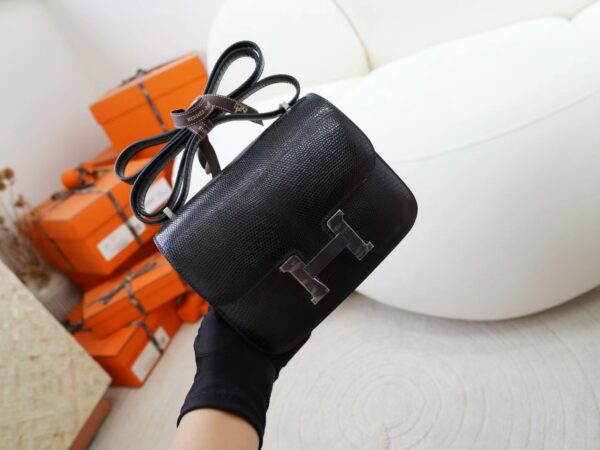 mmexport1726299178224 UAE Dubai Hermes Lizard Leather Constance 19CM CK89 Noir Silver Hardware