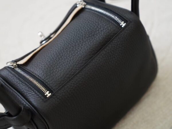 mmexport1726644659613 Canada Ottawa Hermes Clemence Leather Mini Lindy 19CM 89 Noir Silver Hardware