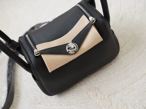 mmexport1726644661453 Canada Ottawa Hermes Clemence Leather Mini Lindy 19CM 89 Noir Silver Hardware