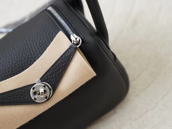 mmexport1726644663302 Canada Ottawa Hermes Clemence Leather Mini Lindy 19CM 89 Noir Silver Hardware