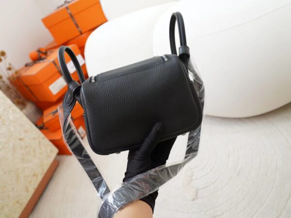 mmexport1726644665092 Canada Ottawa Hermes Clemence Leather Mini Lindy 19CM 89 Noir Silver Hardware