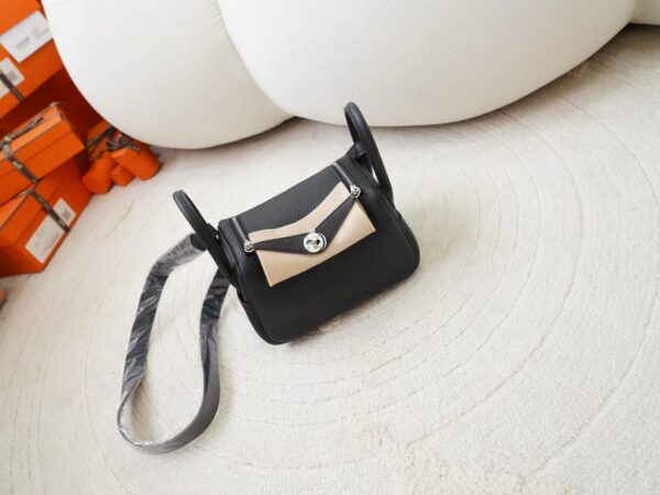 mmexport1726644666895 Canada Ottawa Hermes Clemence Leather Mini Lindy 19CM 89 Noir Silver Hardware