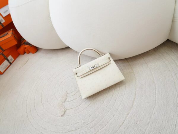 mmexport1726644772449 Russia Moscow Hermes 8L Beton KK Ostrich Leather Mini Kelly 19CM Silver Hardware