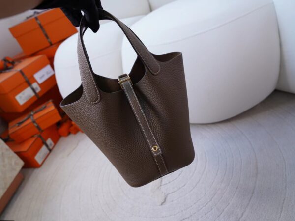 mmexport1726734955143 UAE Dubai Hermes Picotin 18CM Bag Clemence Leather CC18 Etoupe Grey Gold Hardware