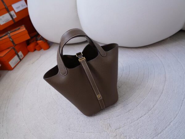 mmexport1726734956999-1 UAE Dubai Hermes Picotin 18CM Bag Clemence Leather CC18 Etoupe Grey Gold Hardware