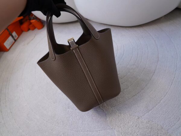 mmexport1726734958915 UAE Dubai Hermes Picotin 18CM Bag Clemence Leather CC18 Etoupe Grey Gold Hardware