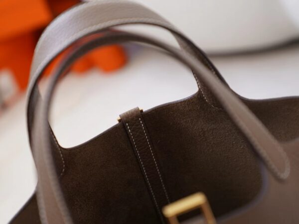 mmexport1726734964659 UAE Dubai Hermes Picotin 18CM Bag Clemence Leather CC18 Etoupe Grey Gold Hardware