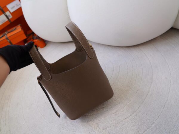 mmexport1726734968468 UAE Dubai Hermes Picotin 18CM Bag Clemence Leather CC18 Etoupe Grey Gold Hardware