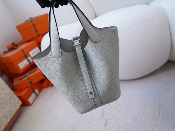 mmexport1726735293182-1 Hong Kong Hermes Picotin 18CM Clemence Leather 0W Gris Neve Silver Hardware