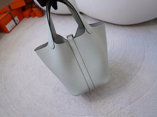 mmexport1726735296939 Hong Kong Hermes Picotin 18CM Clemence Leather 0W Gris Neve Silver Hardware