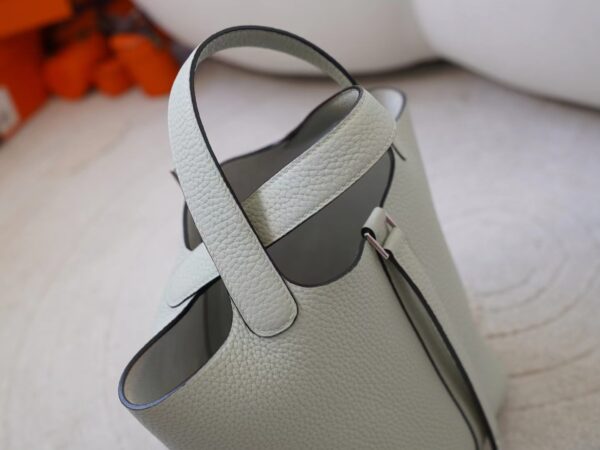 mmexport1726735298843 Hong Kong Hermes Picotin 18CM Clemence Leather 0W Gris Neve Silver Hardware