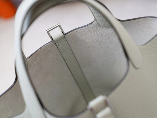 mmexport1726735300752 Hong Kong Hermes Picotin 18CM Clemence Leather 0W Gris Neve Silver Hardware