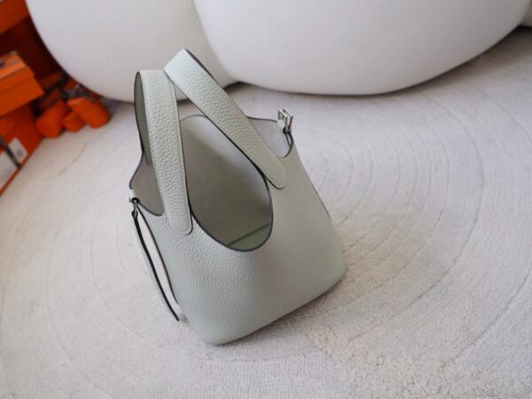 mmexport1726735302674 Hong Kong Hermes Picotin 18CM Clemence Leather 0W Gris Neve Silver Hardware