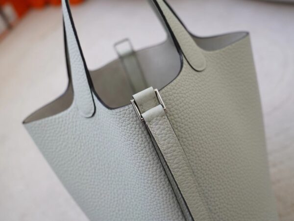 mmexport1726735304503 Hong Kong Hermes Picotin 18CM Clemence Leather 0W Gris Neve Silver Hardware