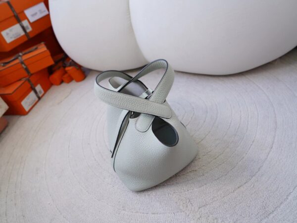mmexport1726735308382 Hong Kong Hermes Picotin 18CM Clemence Leather 0W Gris Neve Silver Hardware